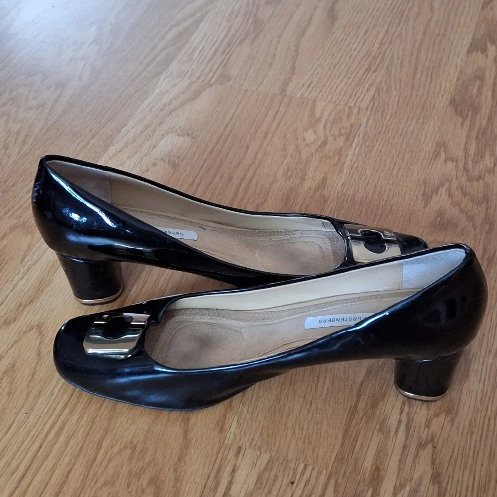 Diane Von Furstenberg Black Patent Leather Size heels size 8.5